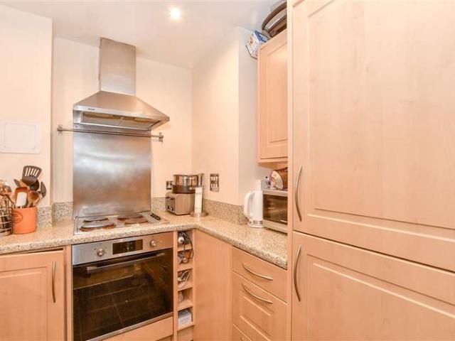 Apartment for sale in Midway, Kent
