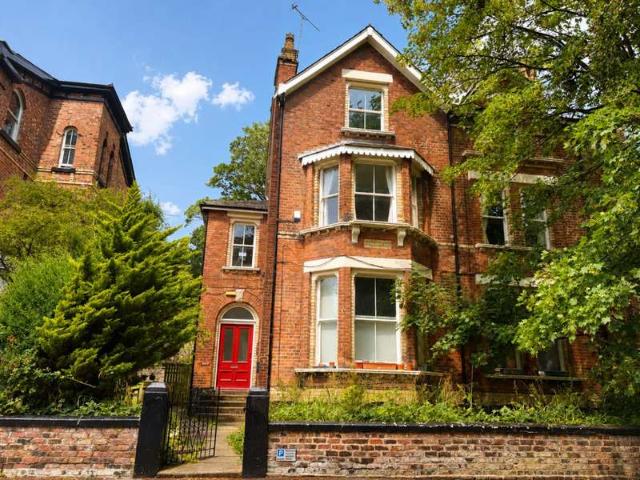 Apartment for sale in Calderstones