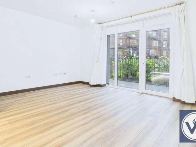 Apartment for sale in Hayes, Greater London