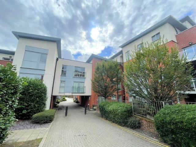 Apartment for rent in St Albans, Five Acres