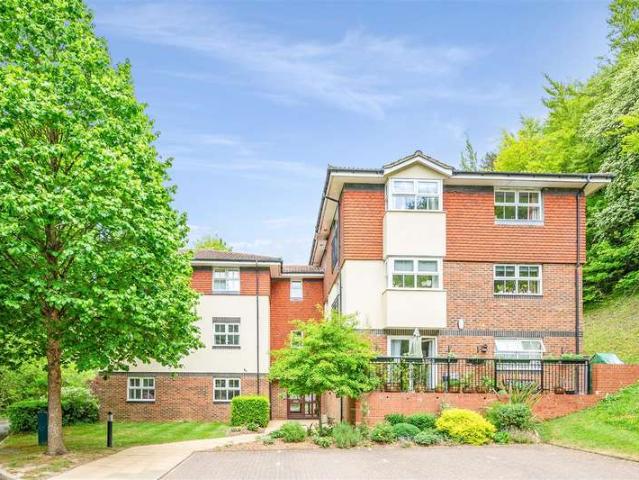 Apartment for sale in Red Hill, Surrey