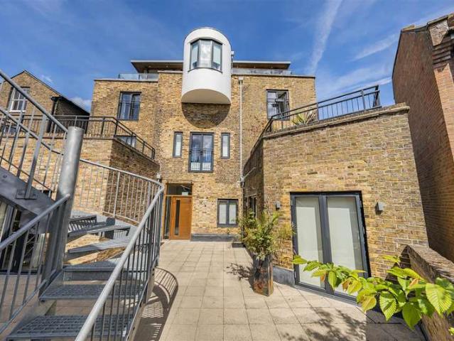 Apartment for sale in Clewer Village, Windsor