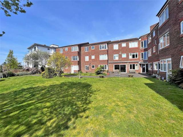 Apartment for sale in Poole