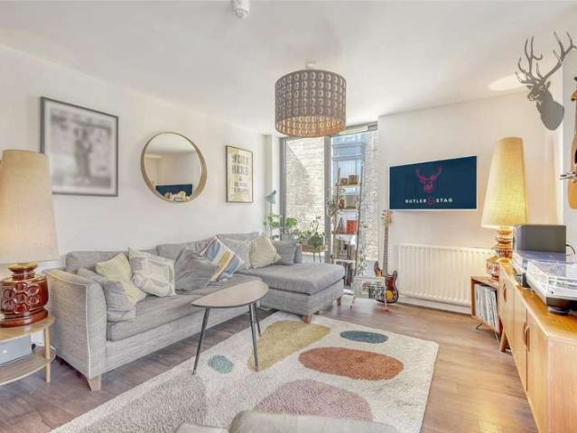 Apartment for sale in Bow, Greater London