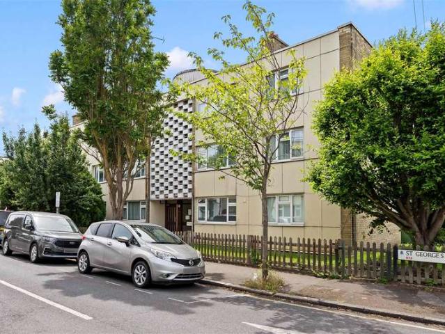 Apartment for sale in Norbiton, Greater London