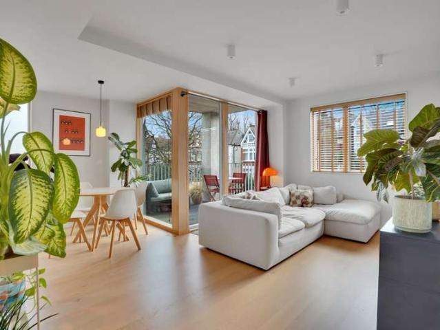Apartment for sale in West Norwood, Greater London