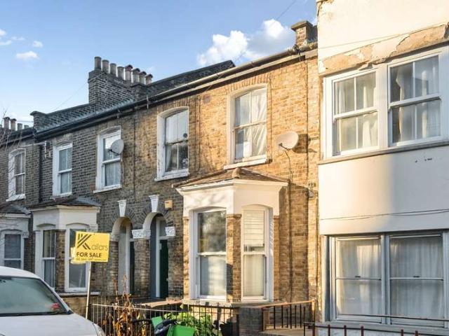 Apartment for sale in London Borough of Lewisham, New Cross