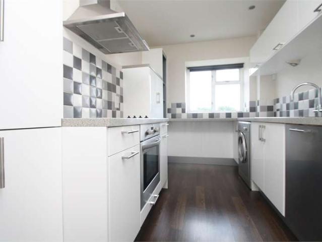 Apartment for rent in Knowle Green, Lower Halliford