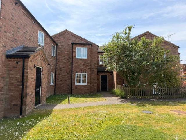 Apartment for sale in Spring Park, Luton
