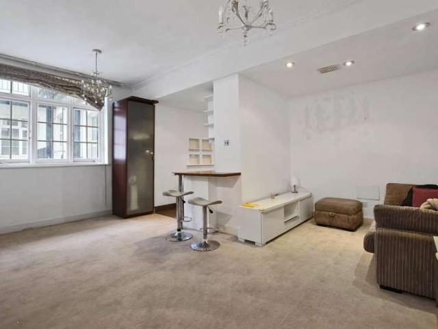 Apartment for sale in St. John's Wood, Greater London