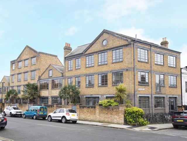Apartment for sale in Nunhead, Greater London