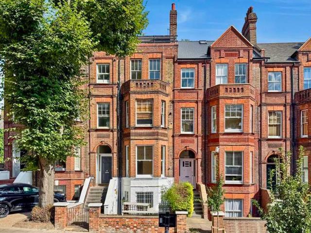 Apartment for sale in South Hampstead, Greater London