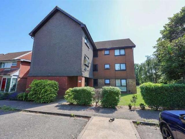 Apartment for sale in Yiewsley, Greater London