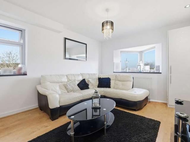 Apartment for sale in Highams Park, Greater London