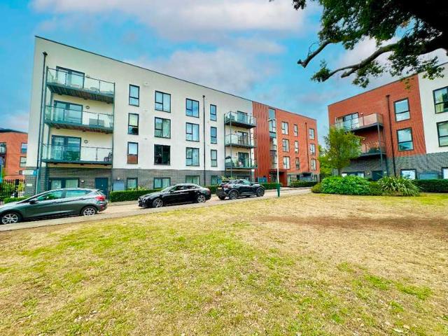 Apartment for sale in Harold Wood, Greater London