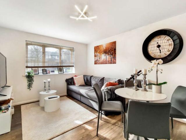 Apartment for sale in Isle Of Dogs, Greater London