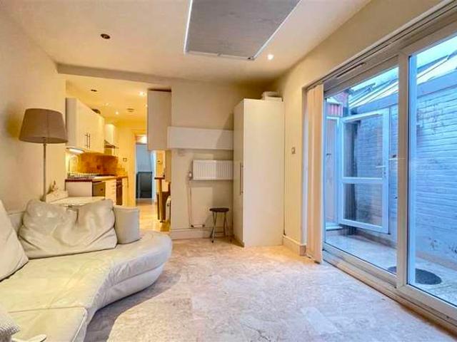 Apartment for sale in West Hampstead, Greater London