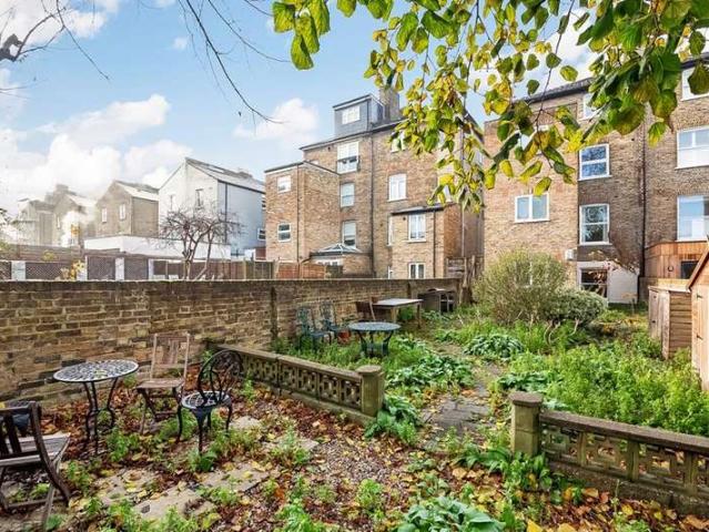 Apartment for sale in East Dulwich, Greater London