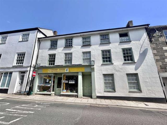 Apartment for sale in Penryn, Cornwall