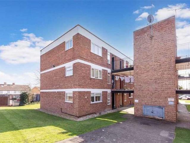 Apartment for sale in Slough