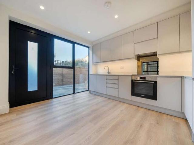 Apartment for sale in London Borough of Lewisham, Greater London