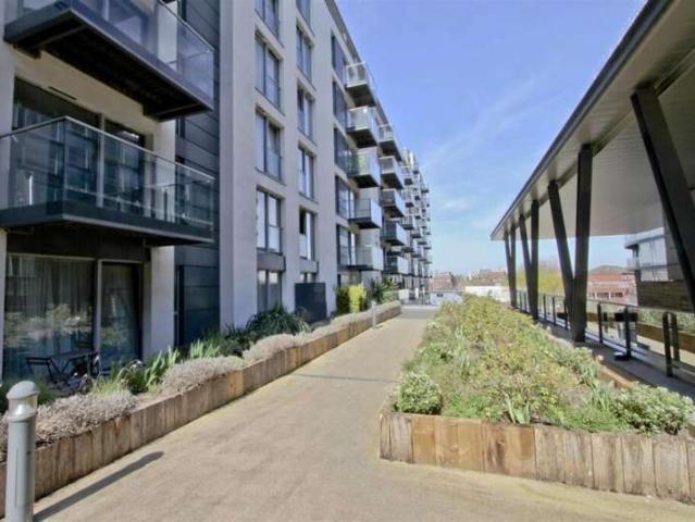 Apartment for sale in Hayes, Greater London