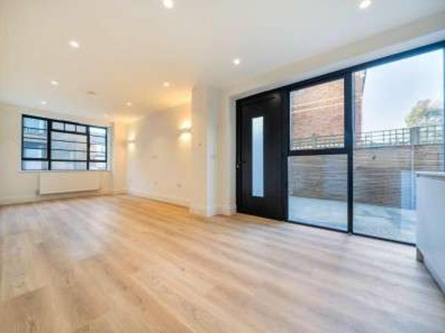 Apartment for sale in Bellingham, Greater London