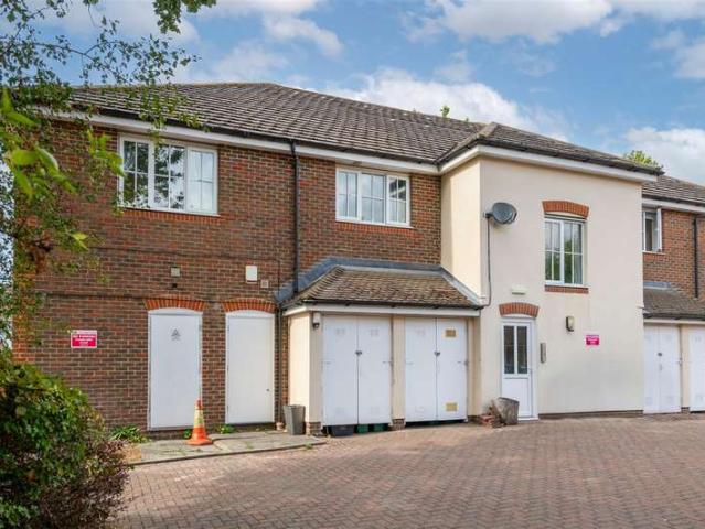 Apartment for sale in Meath Green, Reigate and Banstead