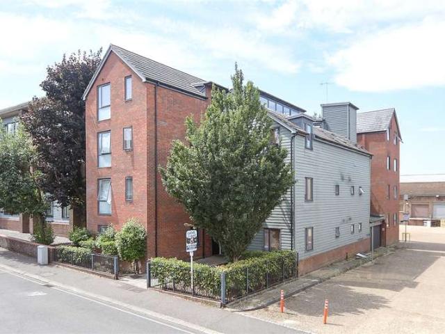 Apartment for sale in Perryfields, West Sussex