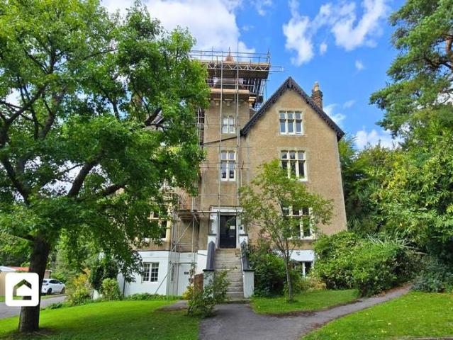 Apartment for sale in Red Hill, Surrey
