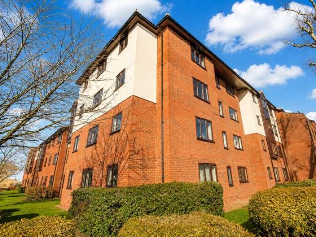 Apartment for rent in Birch Green, Lower Halliford