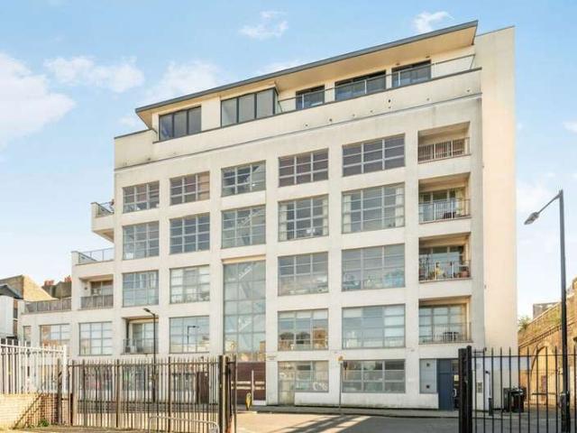 Apartment for sale in Camberwell, Greater London
