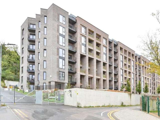Apartment for sale in Chatham, Medway