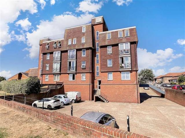 Apartment for sale in Peacehaven, Iford