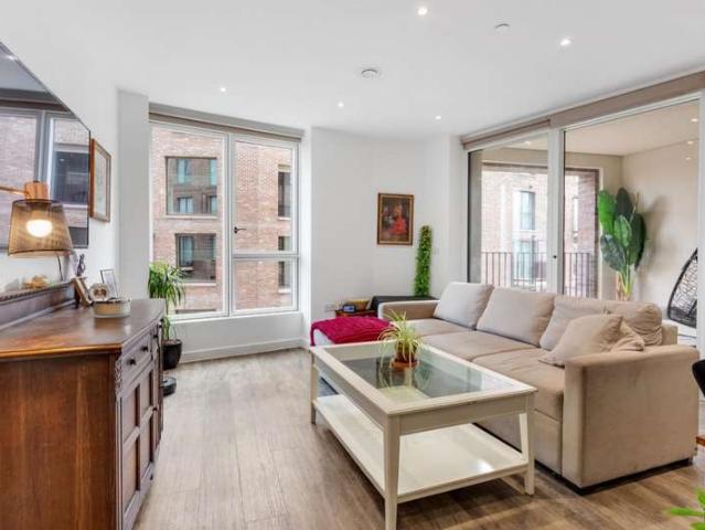 Apartment for sale in Stamford Hill, Greater London