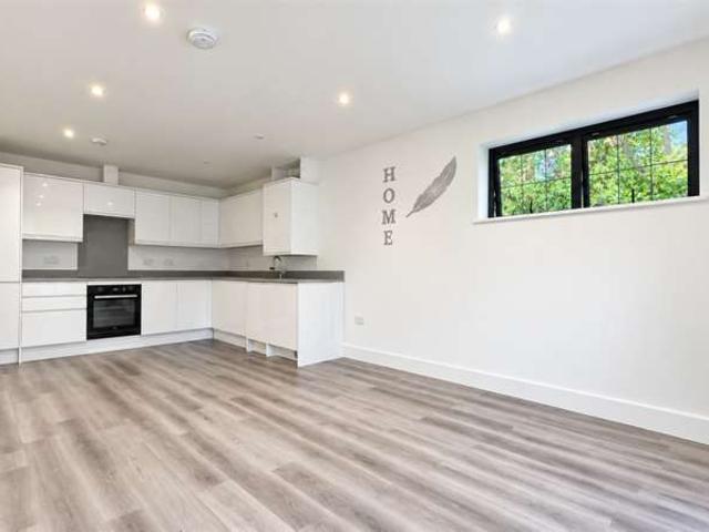 Apartment for rent in London Borough of Croydon, Sanderstead