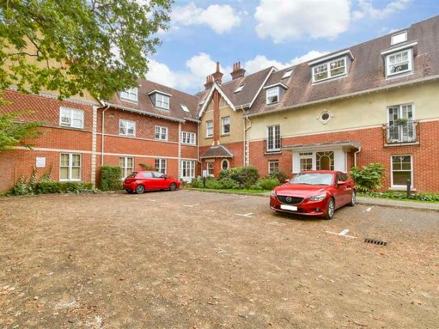 Apartment for sale in Red Hill, Surrey