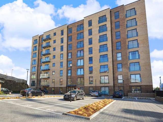 Apartment for sale in Spring Park, Luton