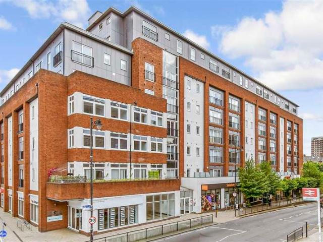 Apartment for sale in Wallington, Greater London