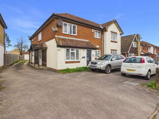 Apartment for sale in Lower Green Esher, Blackhills
