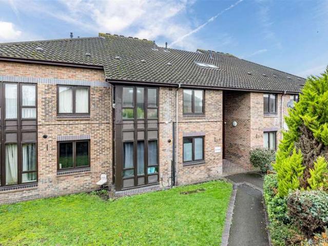 Apartment for sale in Blackhills, Surrey