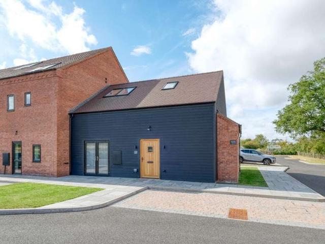 Apartment for sale in Hanbury, Crookhill