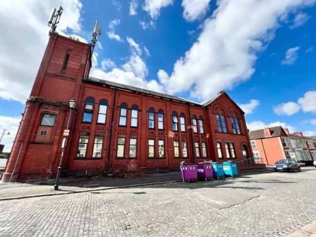 Apartment for sale in Kensington, Calderstones