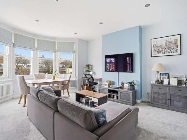 Apartment for sale in East Dulwich, Greater London