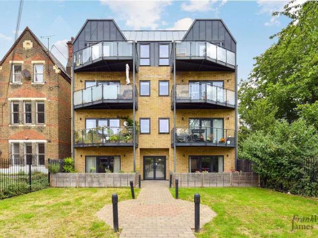 Apartment for sale in Poplar Grove, Greater London