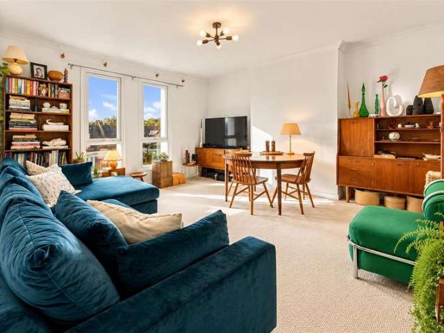 Apartment for sale in Dacre Park Estate, Greater London