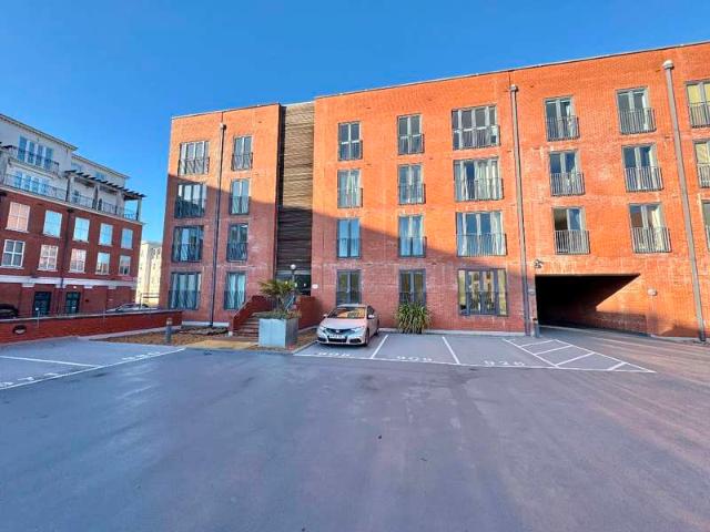 Apartment for sale in Dickens Heath, West Midlands