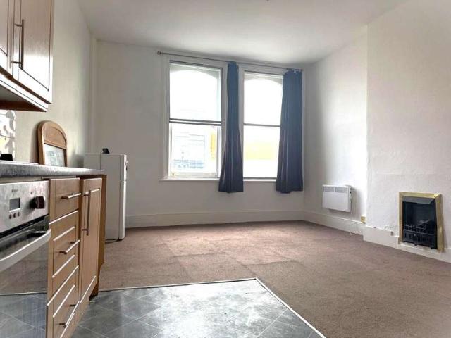 Apartment for sale in Hythe, Fordham Heath