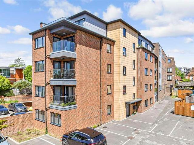 Apartment for sale in Pachesham Park, Surrey