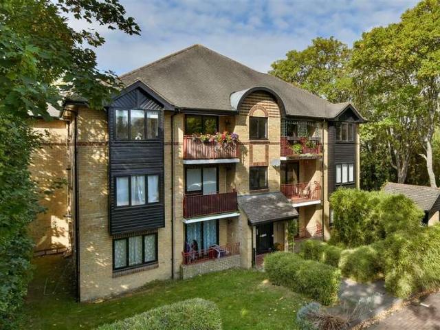 Apartment for sale in London Borough of Sutton, Greater London